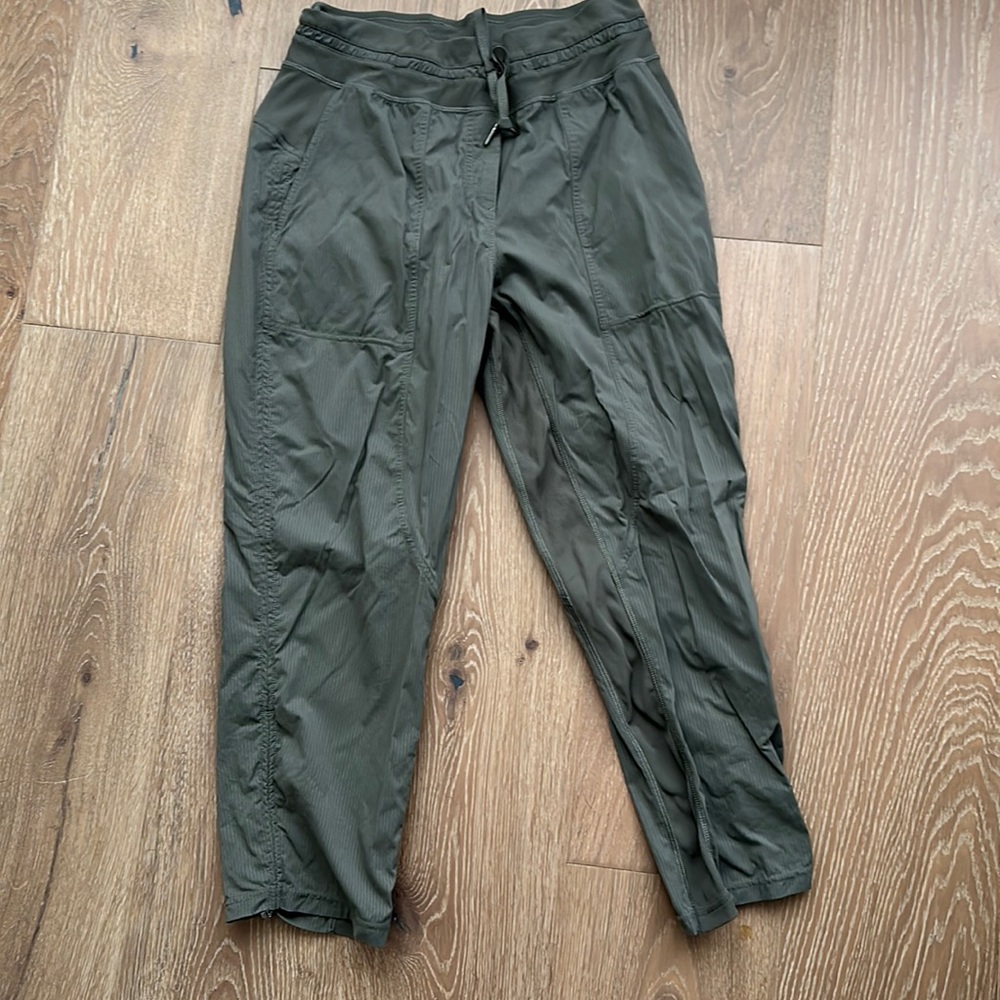 Lululemon Dance Studio Jogger Green Twill size 8